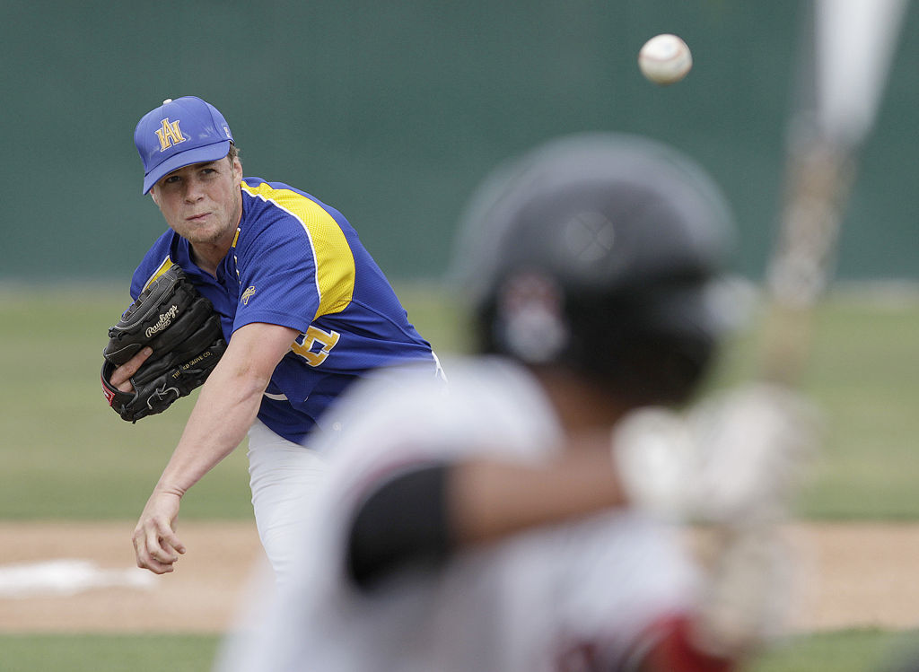 Jones helps Vaqueros to win over Bulldogs